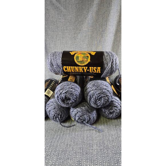 8 Lion Brand Yarns Chunky USA Color 110 - Picture 1 of 5